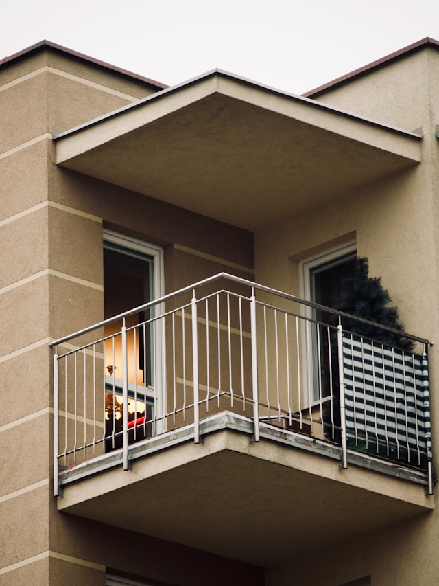 Read more about the article Konsultacje w sprawie kondycji balkonów i elewacji