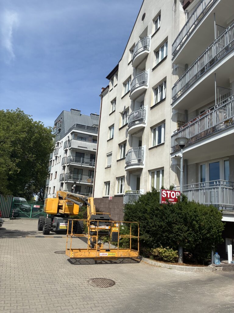 Read more about the article Remont balkonów – zmiana organizacji ruchu na osiedlu